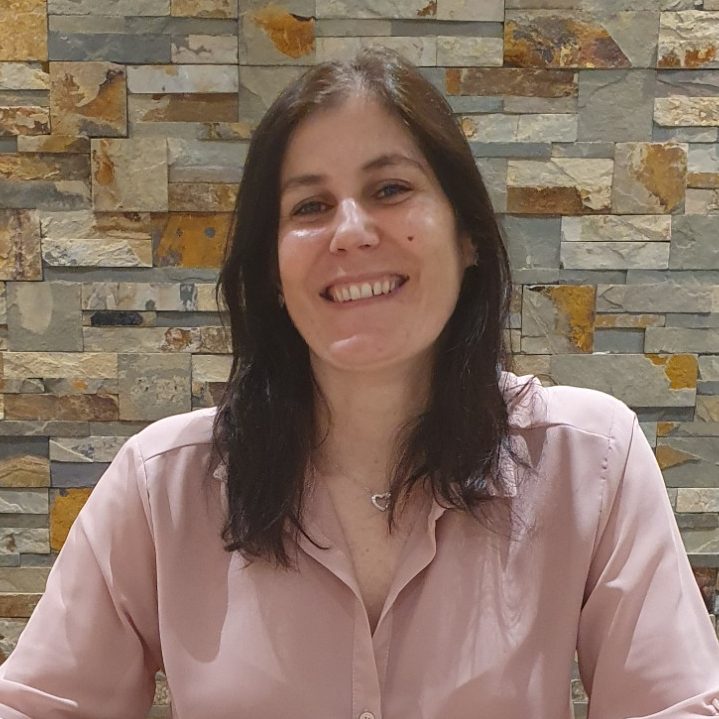 Valérie Navarro, réflexologue certifiée Valérie Navarro Réflexologue certifiée en réflexologie plantaire et palmaire, membre de la FFR